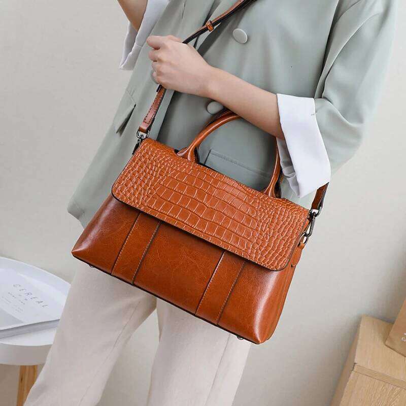 Women's Cowhide Genuine Leather Bag Female Crossbody Designer Shoulder Bags Ladies Casual Retro Large Capacity Handbag