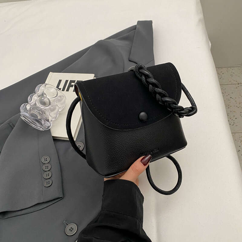 Trendy Women's Bags 2023 New Niche Design Shoulder Textured Fashion Crossbody Bucket Bag for Women