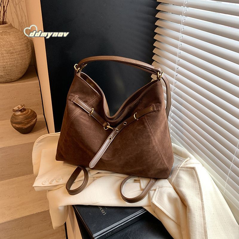 Minimalist Large Capacity Belt Decor Women's 2024 New Casual Backpack Tote Bag ddmynov