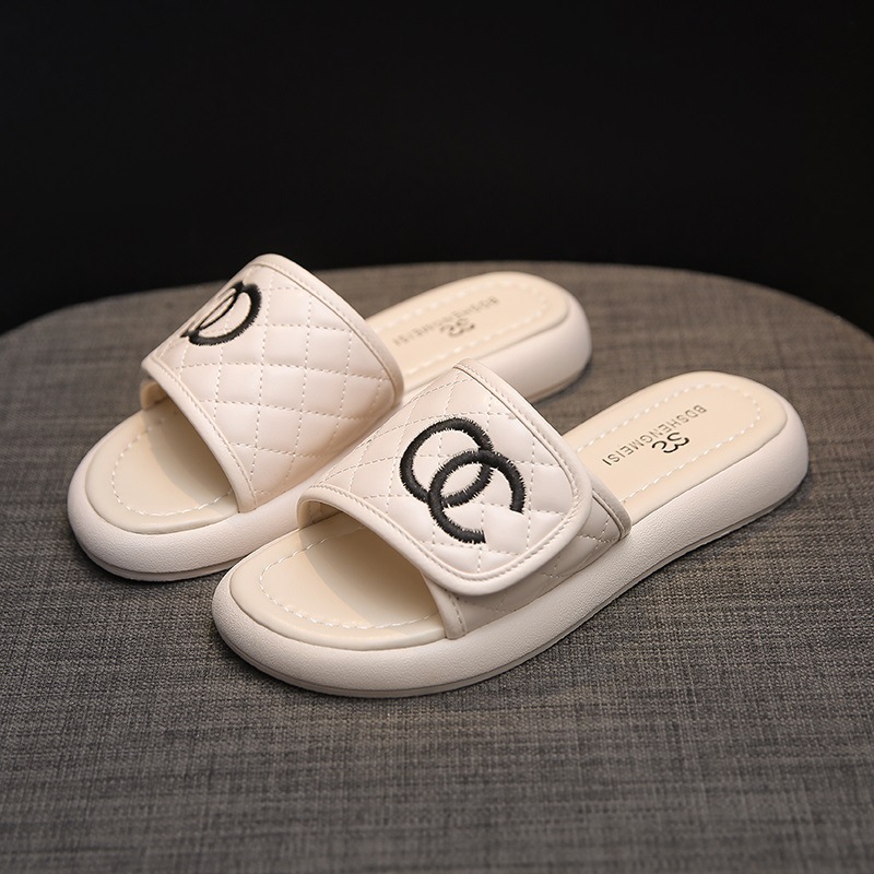 designer Slippers for women's outerwear, 2025 Summer New versatile flat beach sandals for casual outings, free shipping