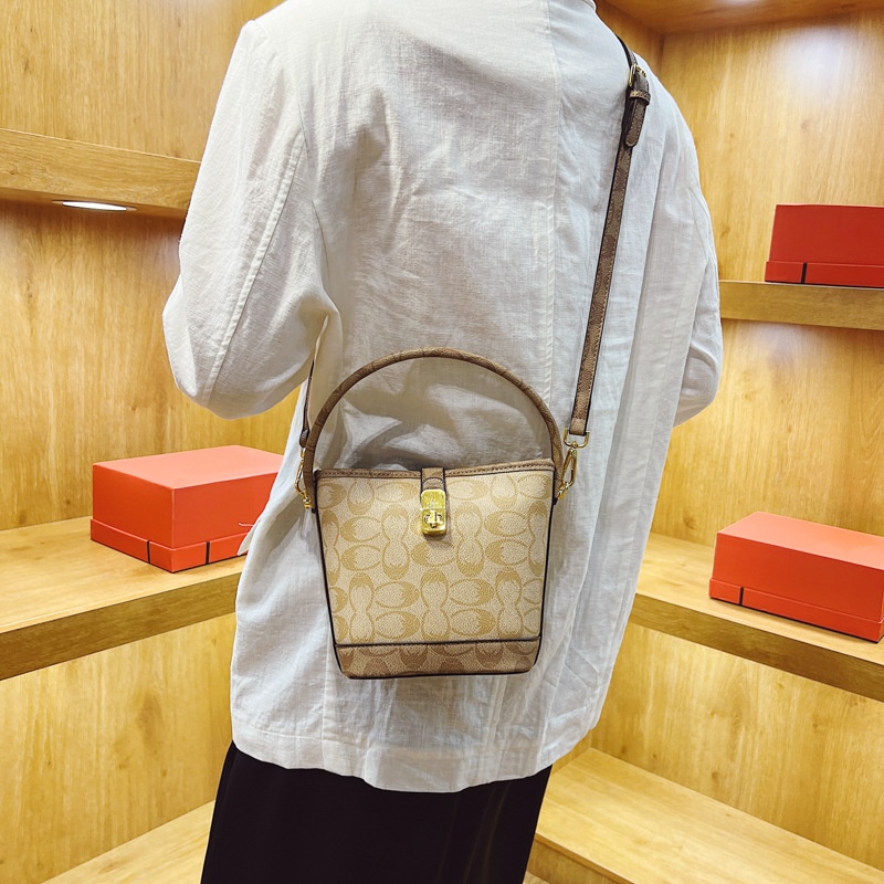 Free Shipping 2025 Designer Women's Luxury French Fashion Shoulder Bag Retro Bucket Bag
