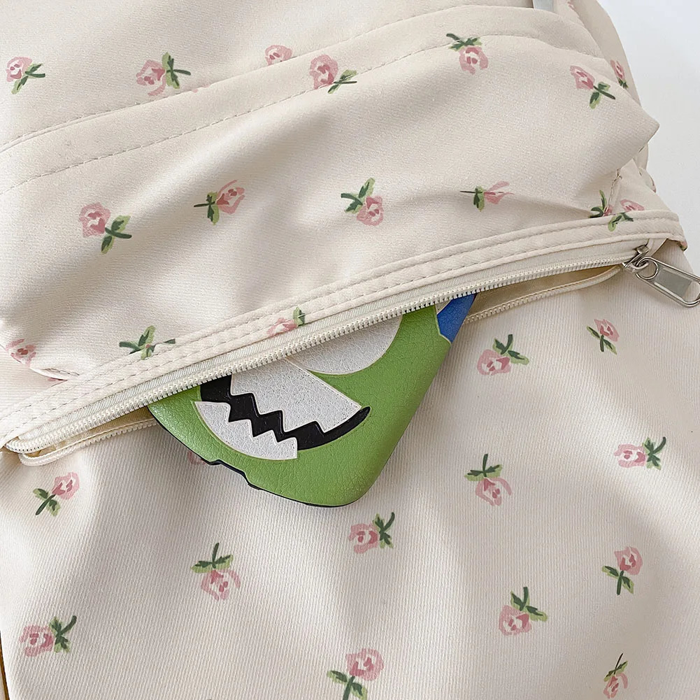 Floral Prints Backpack with Pendant Girls College Large Capacity Students Bookbag School Fashion 250604z