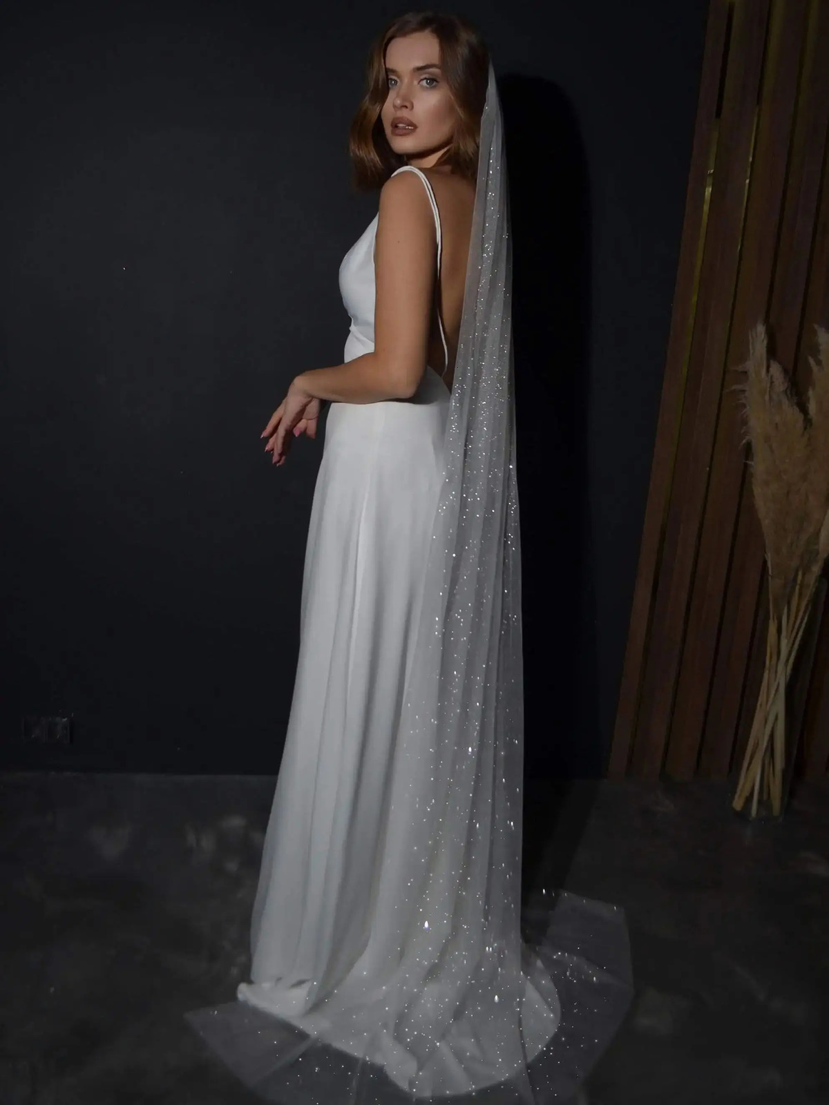 Long Sparkling Bridal Veil Shine Wedding Veil in Golden Hues with Sequins Cathedral Length Golden Veils with Comb V101 250610