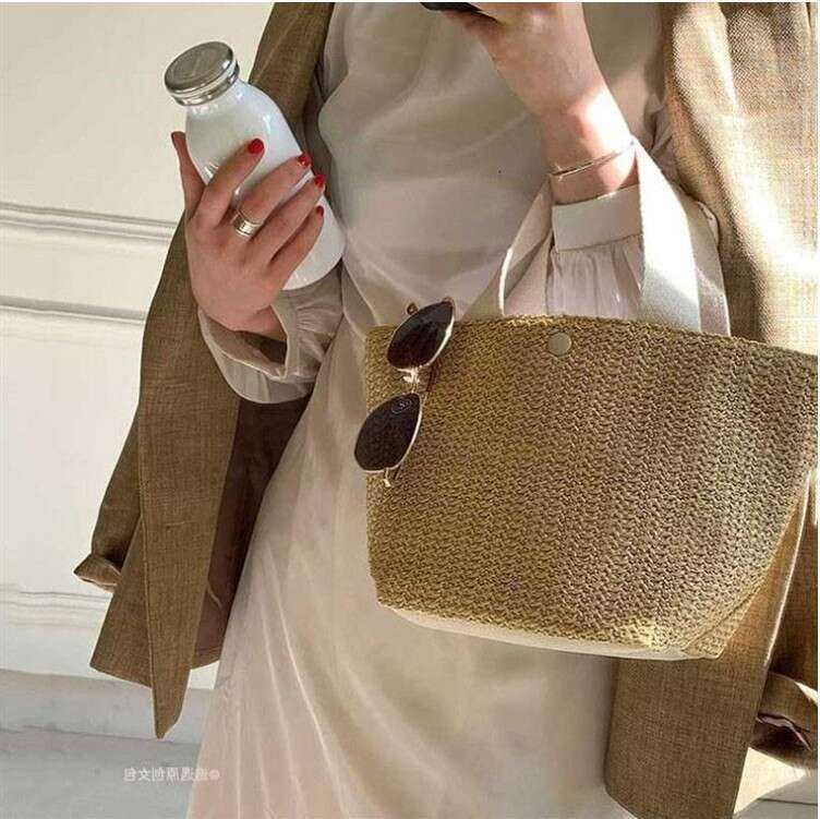 () Woven Straw Summer Beach Vacation Bag