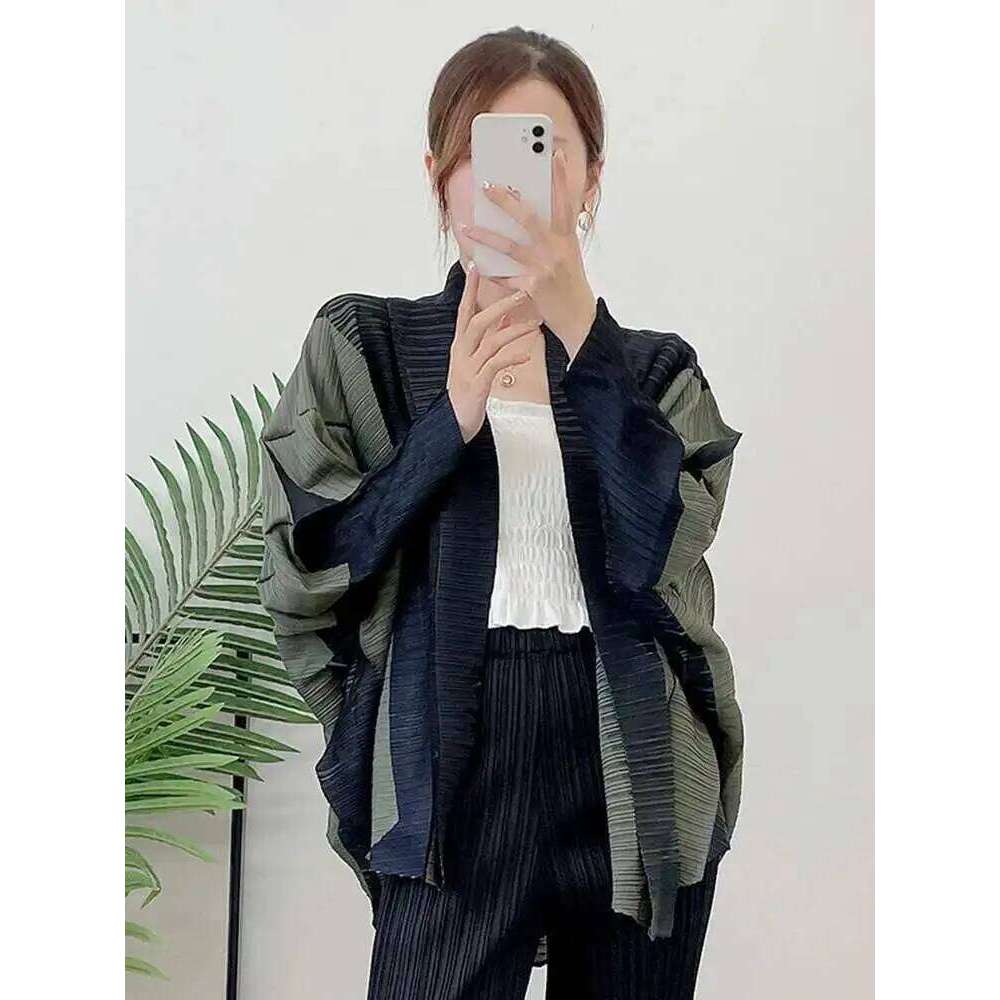 LANMREM Pleated Shirt Color Block Cardigan 2025 Summer Spring New Loose Casual Women's Sunscreen Shirts Elegant Top 2R4380