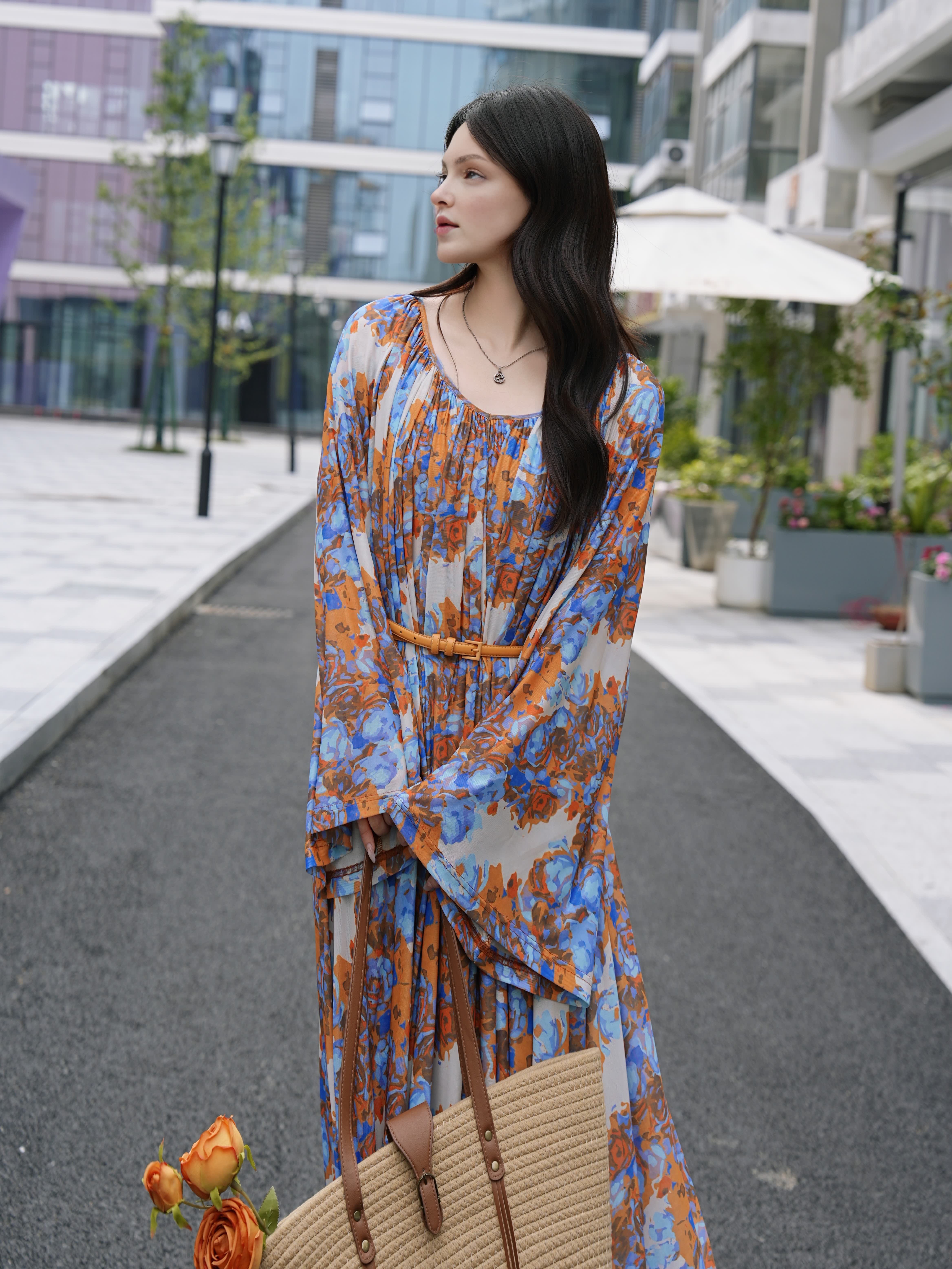 HZHJ's new original designer style orange blue floral dress appears white and thin, high-end, light luxury and western-style