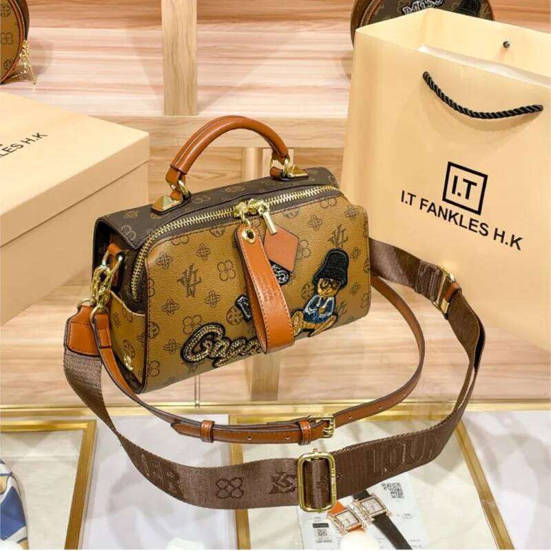 Light Brand Women's Handbag 2025 New Retro Single Shoulder High-End Designer Boston Embroidery Cartoon Crossbody Bag