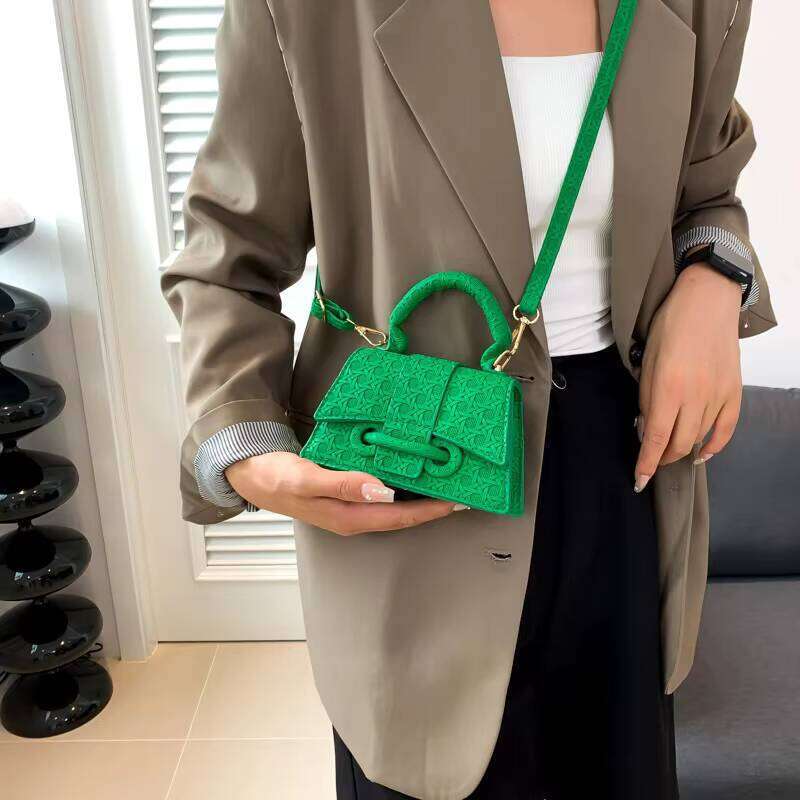 DHgargets 2025 Lattice Popular Fashion Style Elegant Golden Chain Pu Leather Mini Bags Women Handbags