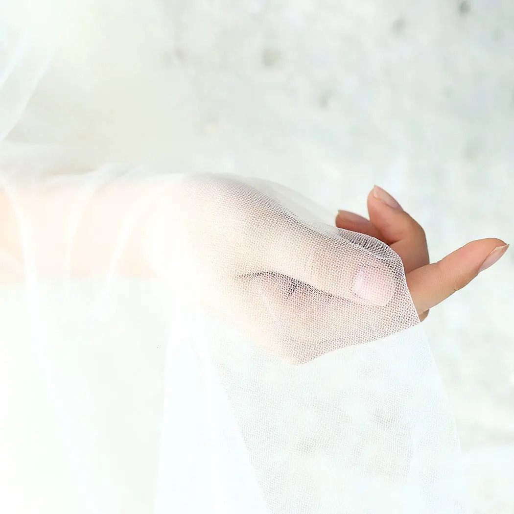 2 Tiers White Ivory Bride Wedding Veil Short Fingertip Bridal Tulle Veil with Comb and Cut Edge Velos De Novia Largos 250610