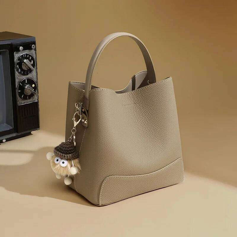 Genuine leather women's fashionable crossbody commuting versatile bucket light one-shoulder handbag bag