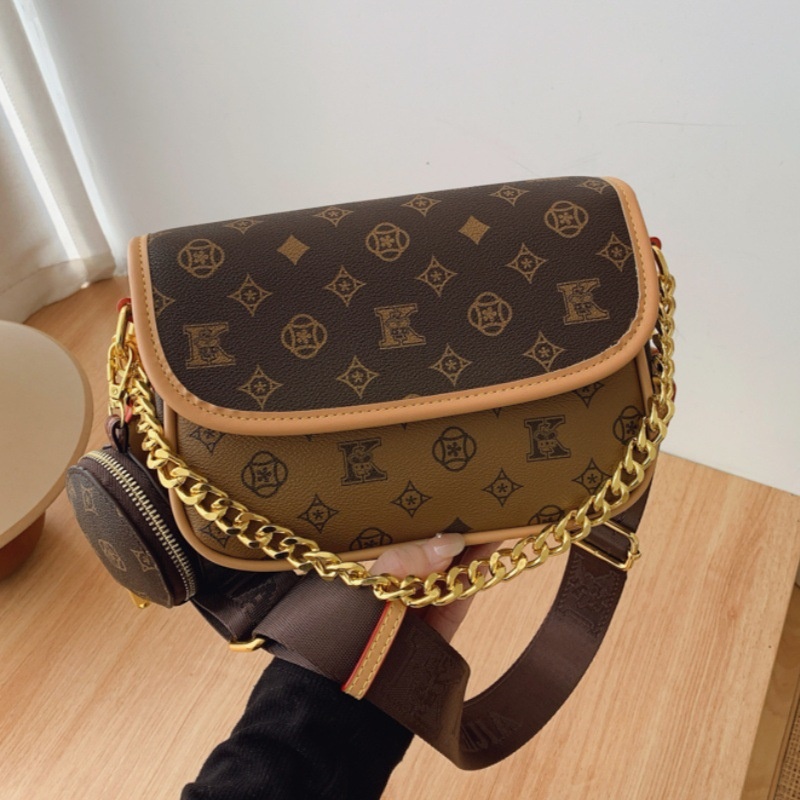 Free Shipping 2025 Designer Women's Luxury Fashion Saddle Bag, Single Shoulder Chain, Color Contrasting Diagonal Cross Bag brown khaki