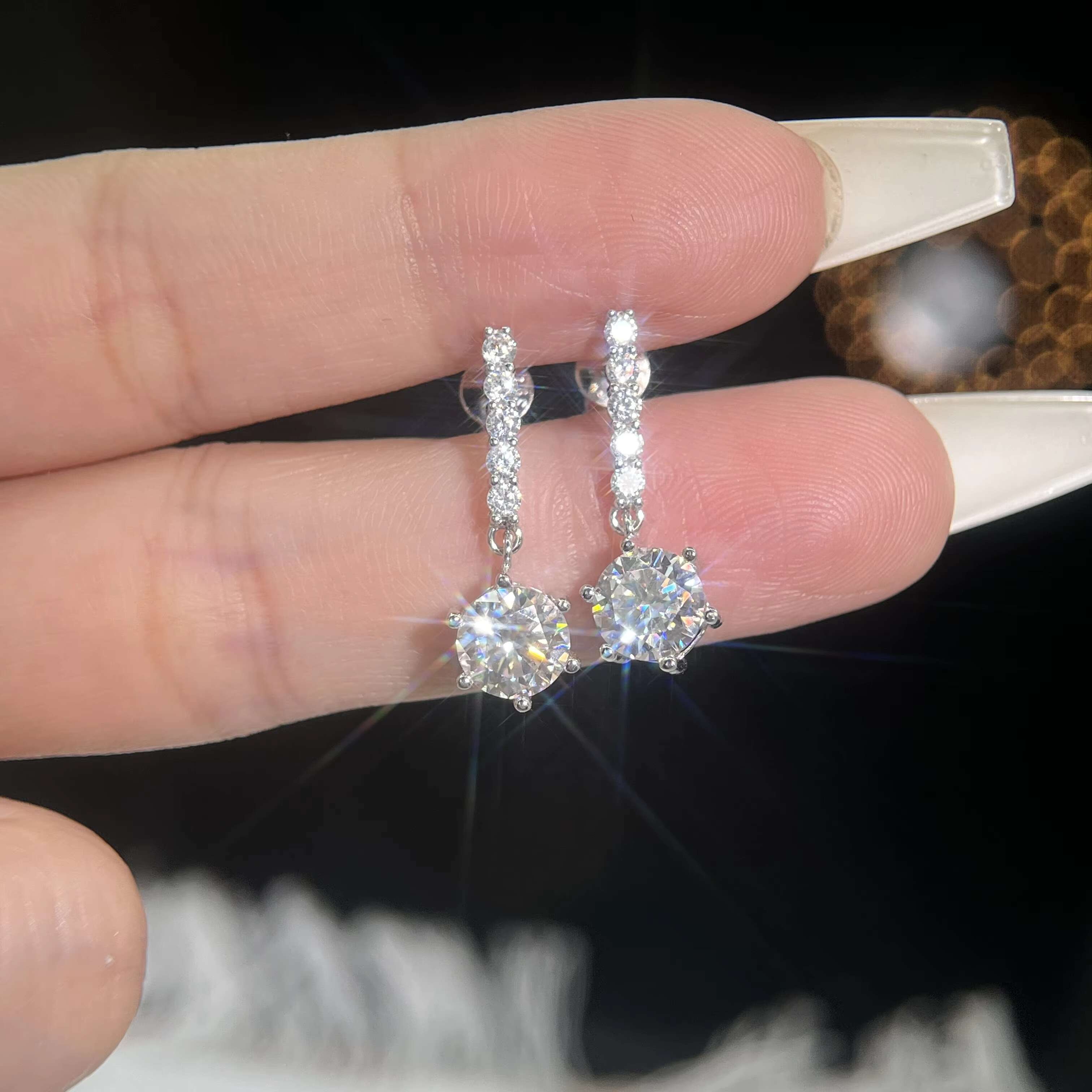 Custom Vss 1.0ct 6.5mm Carat Brilliant Cut Moissanite Diamond S925 Sterling Silver Wedding Huggie Earring for Women Best Gift