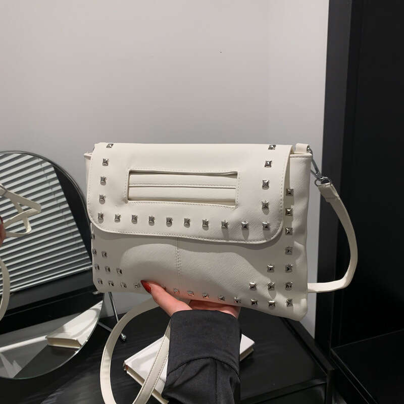 2024 New Stylish Personality Underarm Fashion Rivet Women Envelope Chain Crossbody Bag GUHUISHU