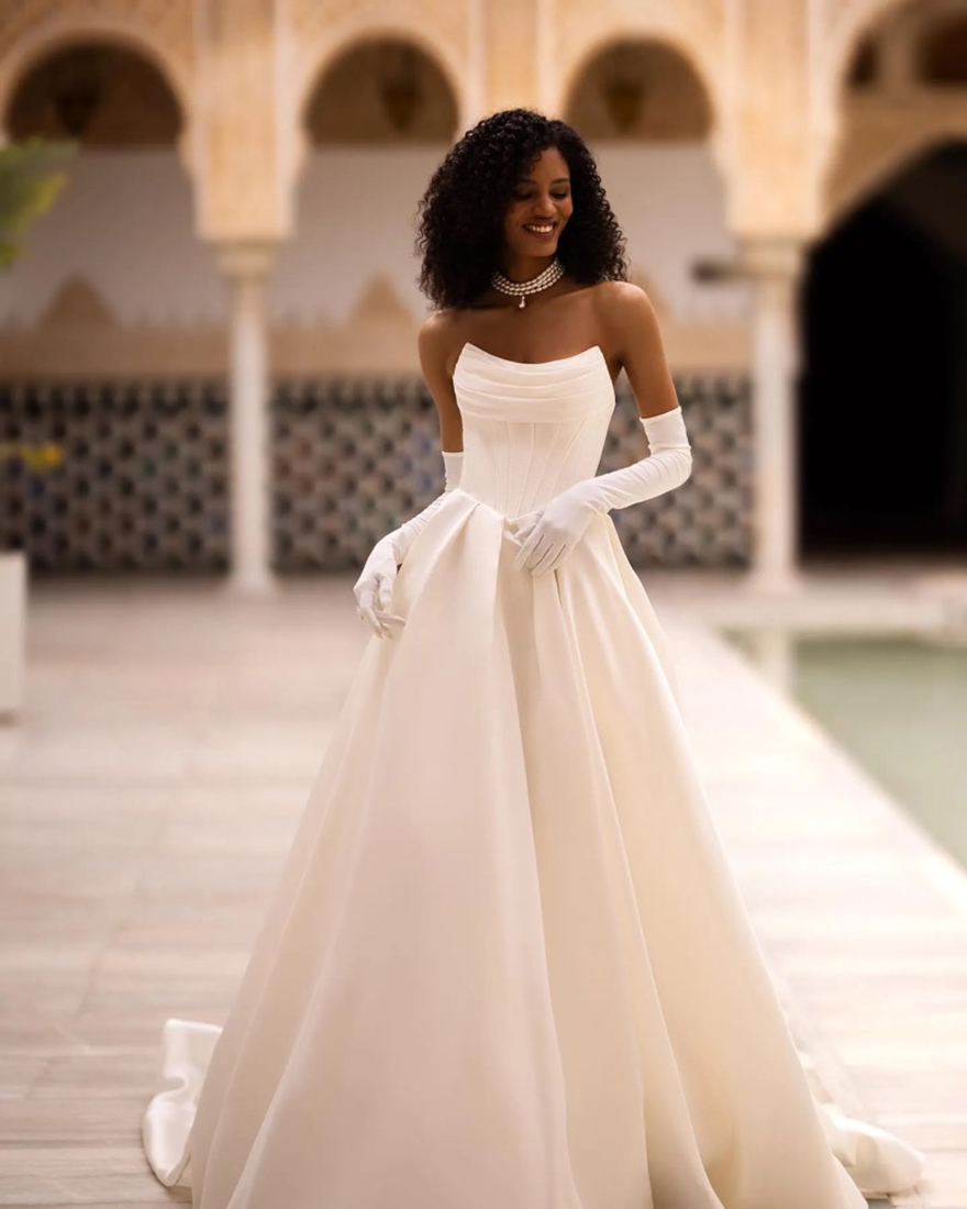 Vintage A Line Wedding Dresses Pleats Strapless Wedding Dress Sweep Train Ruffle robe de mariee bridal gowns