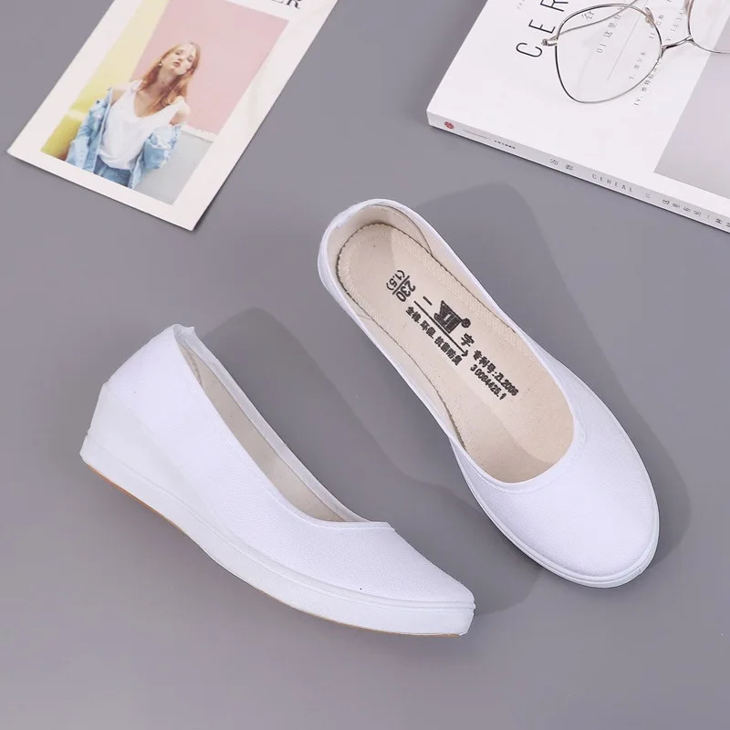 Fashionable White Nurse Shoes Beauty Salon Work Comfortable Cloth Sneakers All-white Canvas Wedge-heeled Non-slip Single Shoes 250603