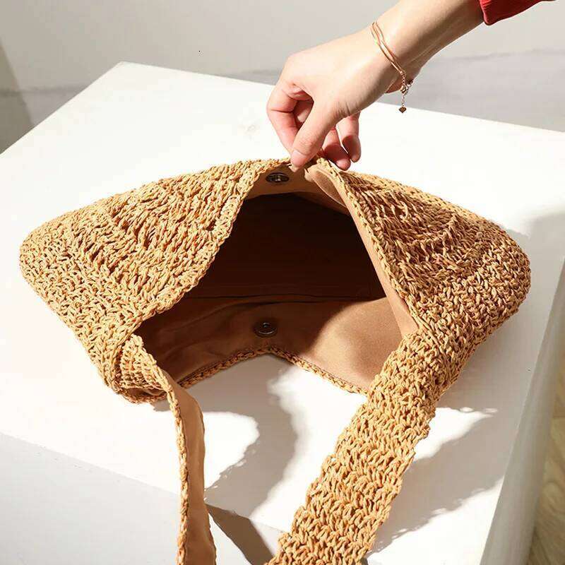 New Summer Round Straw Handbag Simple Large Capacity Pure Hand Woven Shoulder Bag