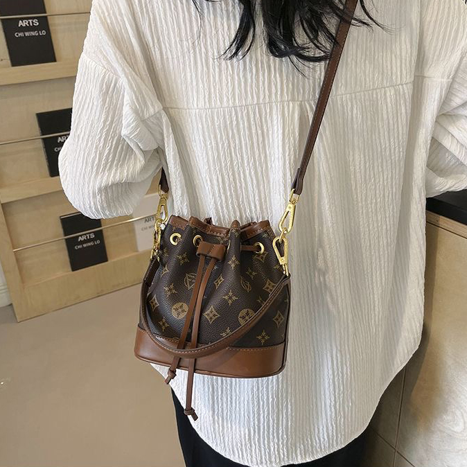 Totes 2025 New Designer Bag Artwork Crossbody Bags For Women Ladies Fashion Floral Messenger Bags
