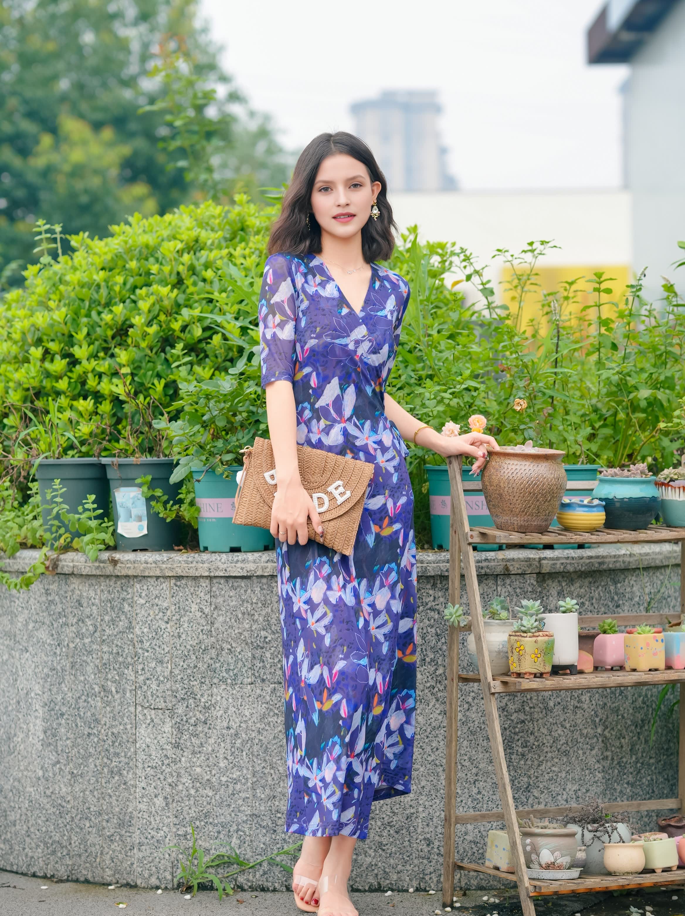 HZHJ Original Designer Blue Bottom Little Lily Dress Short Sleeves Look Thin, High end and Luxury