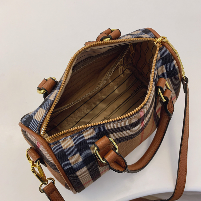Designer bag free shipping 2025 new fashionable commuting high-end texture printed pillow bag hand-held shoulder crossbody bag for women