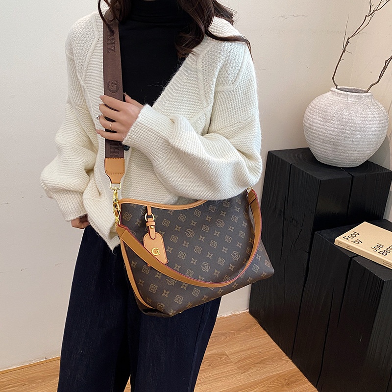 Free Shipping 2025 Designer Women's Luxury New Armband Wide Shoulder Strap Shoulder Bag Diagonal Cross Bag brown