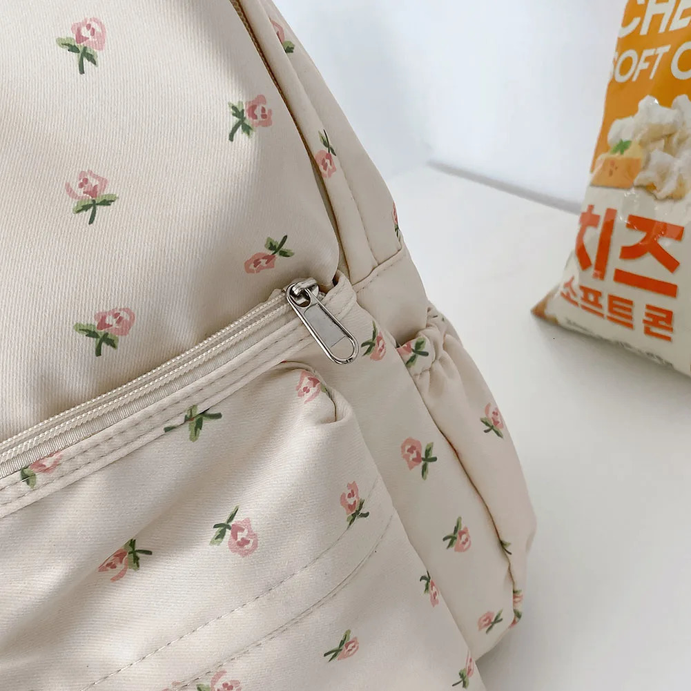 Floral Prints Backpack with Pendant Girls College Large Capacity Students Bookbag School Fashion 250604z