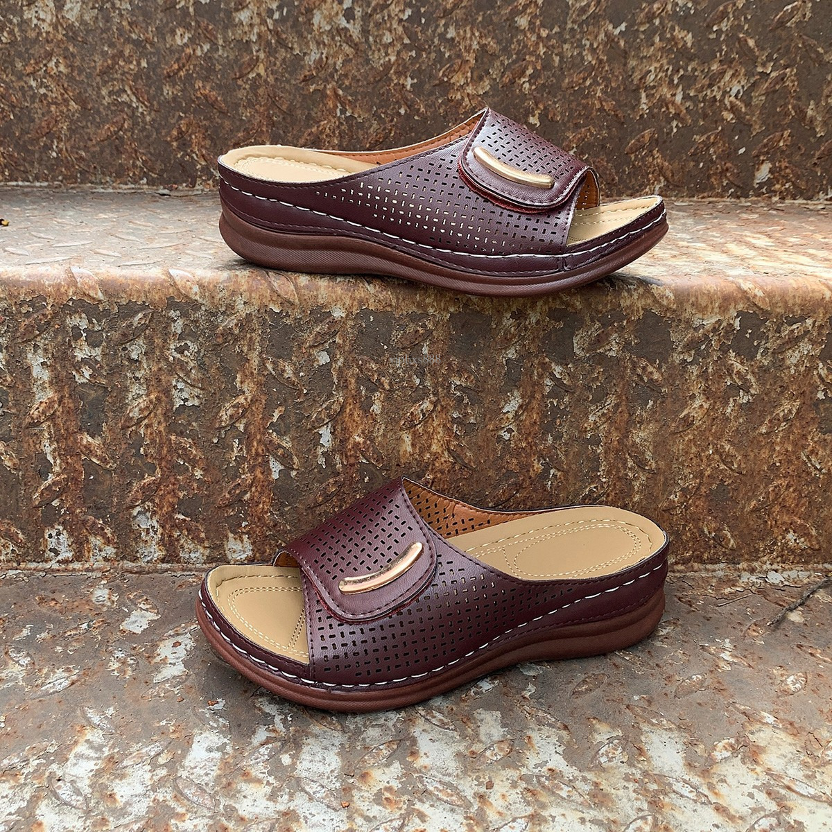 2025 New European And American Style Designer Sandals Wedge Casual Round Toe Composite Buckle PU Leather Outdoor Laser Beach Perforated One-strap Sand