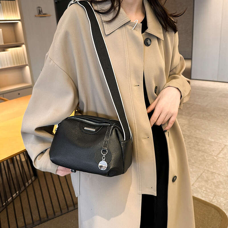 Top Layer Cowhide Soft Leather 2024 Fashion Small New Versatile Crossbody Women's Light Luxury Single Shoulder French Style Bag GUHUISHU