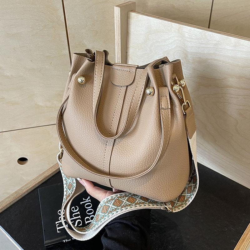 Free Shipping New Designer Bag For 2025 Cross-border Bag Women High-end Versatile Bucket Summer Luxury Wallet Wide Strap Shoulder Crossbody Ladies Han