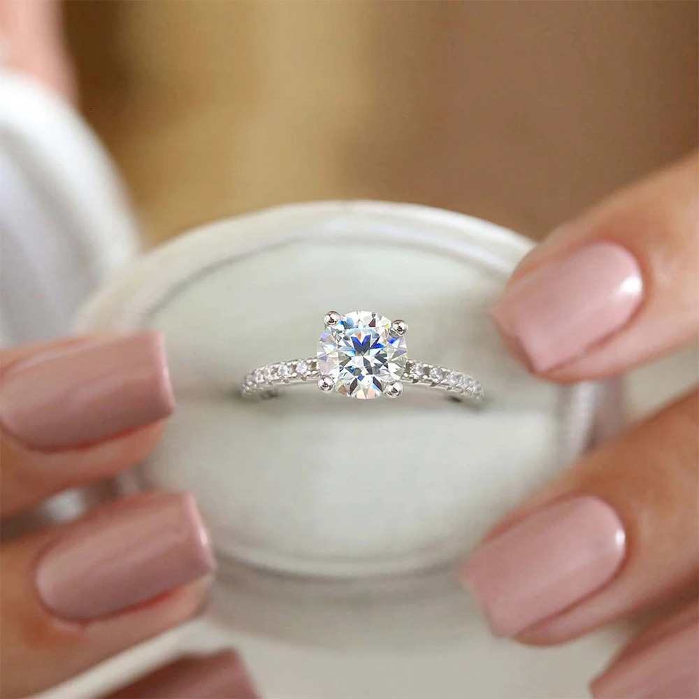 1-5CT Round Cut Engagement Ring for Women 925 Sterling Silver Classic 4 Prong Diamond Solitaire Rings Wedding Jewelry 250610