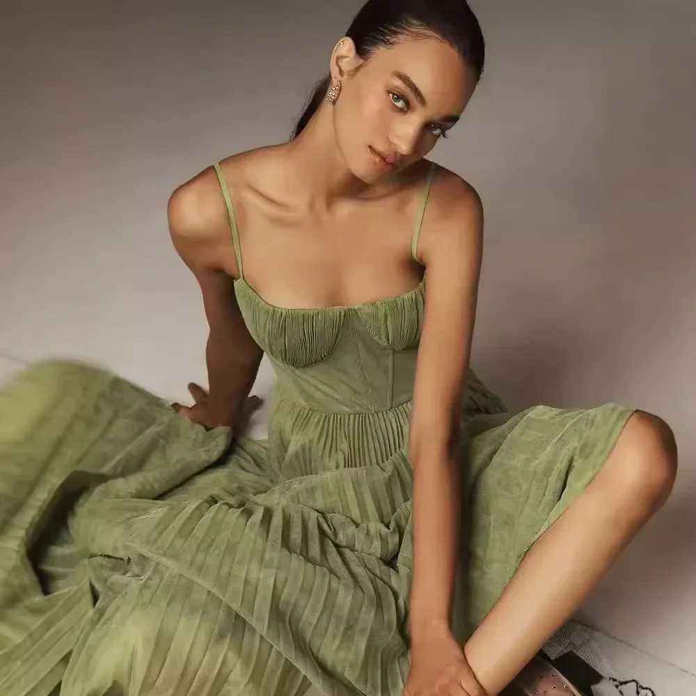Sexy Evening Dress New Arrival Open-Back Long Sleeveless Deep V Slimming Dress Smooths Your Silhouette Bridesmaid Gown Womens XJ250610