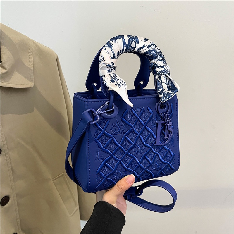 Free Shipping 2025 Designer Women's Luxury New Style Embroidered Cross Shoulder Handheld Small Box Bag black pink brown