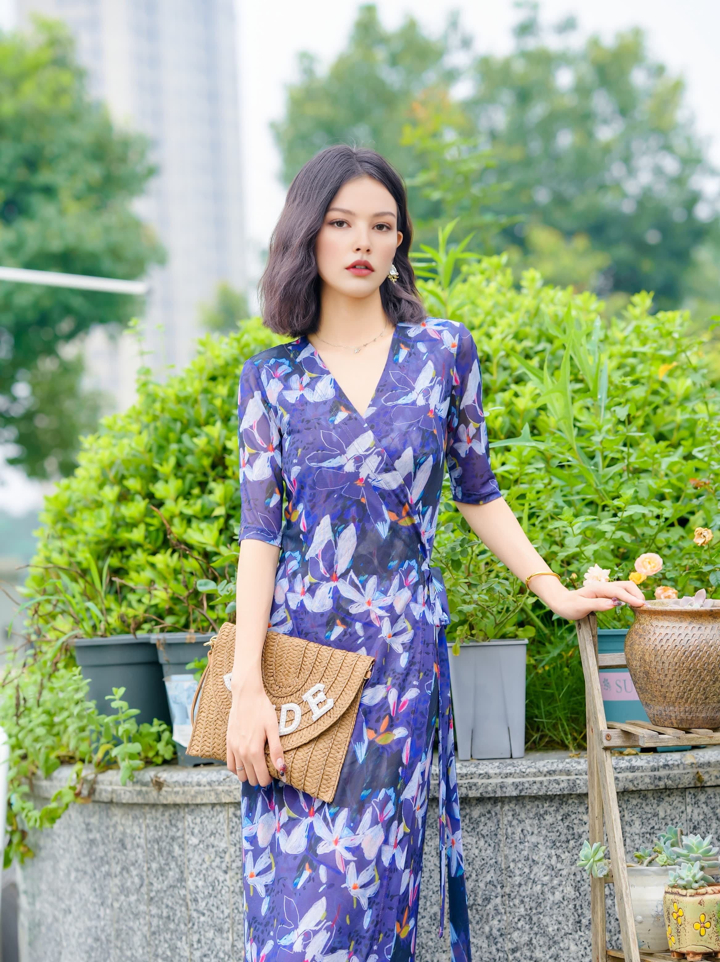 HZHJ Original Designer Blue Bottom Little Lily Dress Short Sleeves Look Thin, High end and Luxury