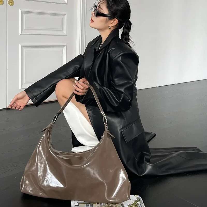 MBTI Bury Womens Tote Aesthetic Vintage Fashion Advanced Leather Shoulder Bag Autumn And Winter Large Capacity Handbag