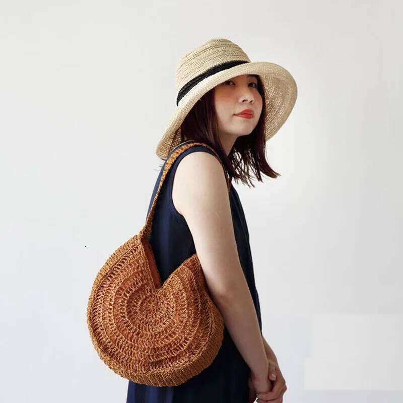 New Summer Round Straw Handbag Simple Large Capacity Pure Hand Woven Shoulder Bag