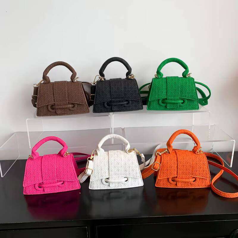 DHgargets 2025 Lattice Popular Fashion Style Elegant Golden Chain Pu Leather Mini Bags Women Handbags