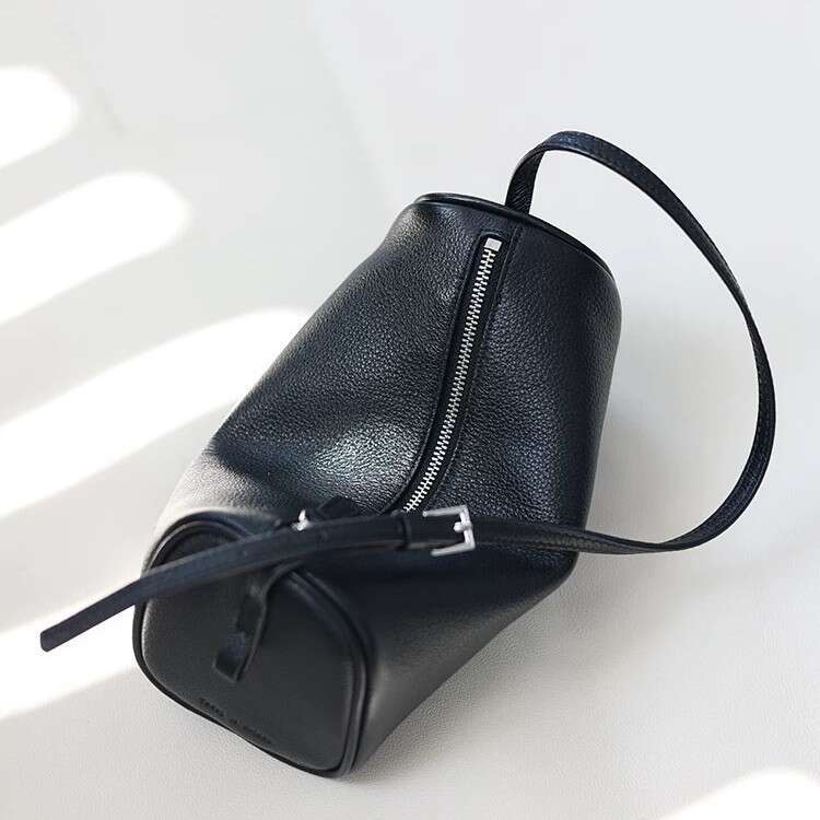 90s Pencil Case Cylinder Minimalist Mini Crossbody Underarm Handheld Pen Holder Bag 2025 Autumn Winter