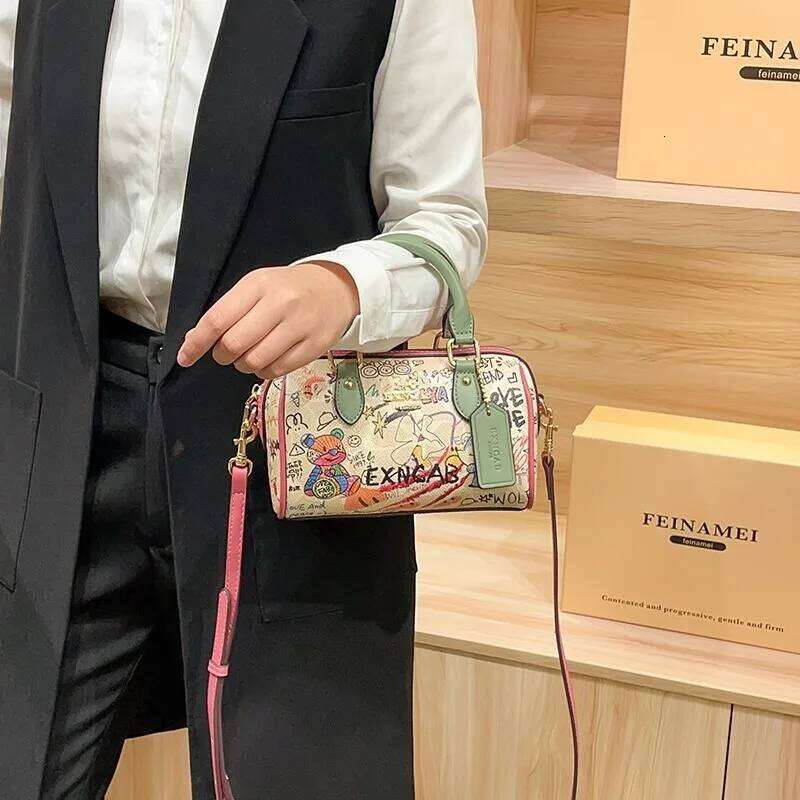 Brand Women's Handbag 2025 Spring/Summer New High end Single shoulder Crossbody Graffiti Bear Boston Pillow Bag