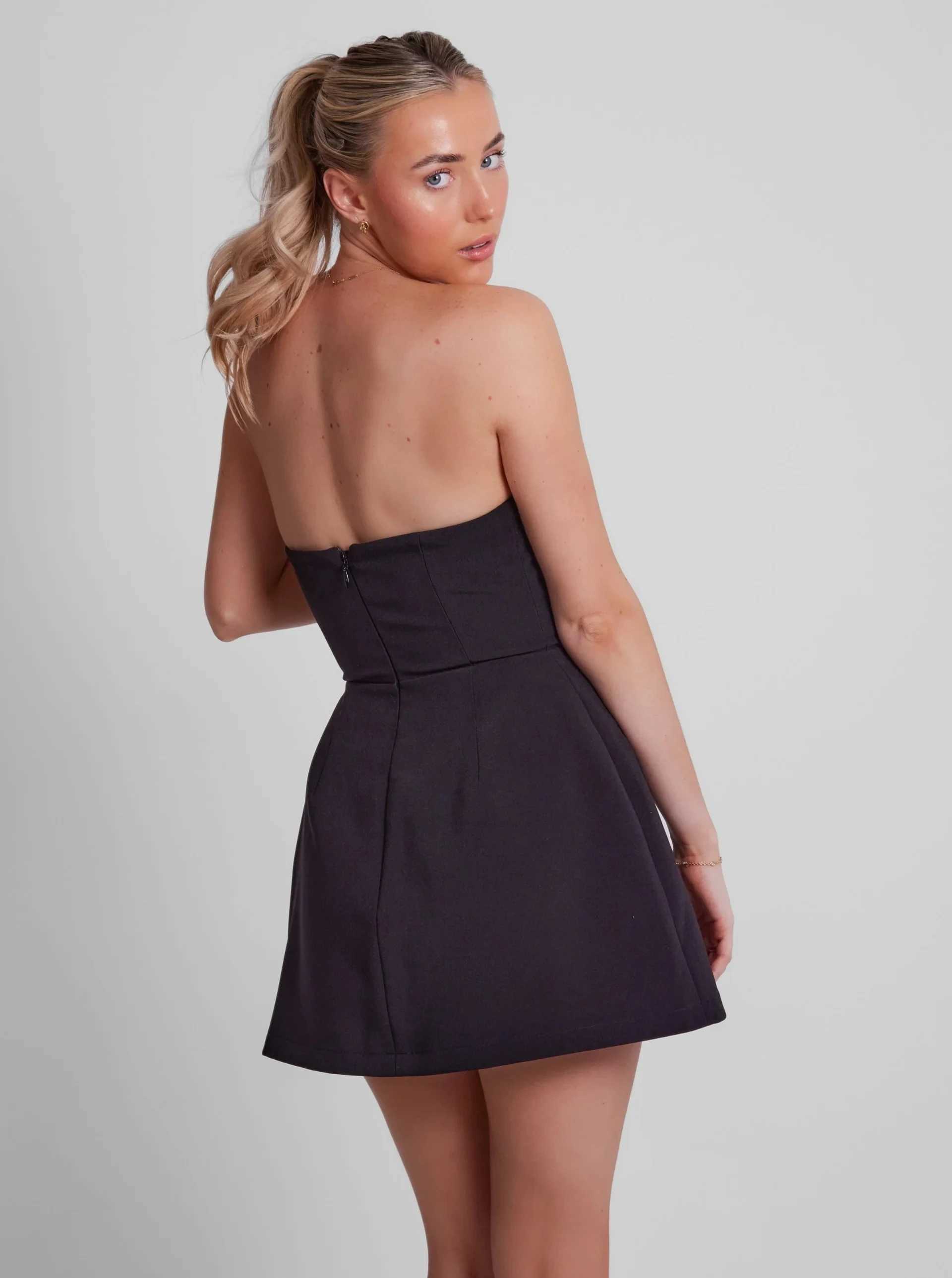 Elegant Strapless Pockets Short Dress Backless Slimming Fashionable Sexy Solid Short A-line Middle Waisted Dresses for Joining Party XJ250610