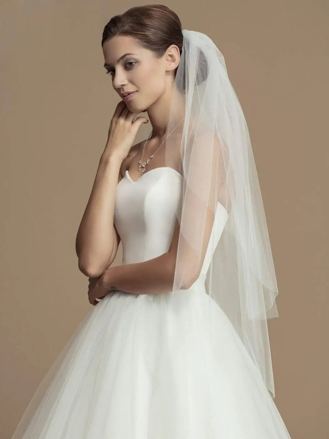 2 Tiers White Ivory Bride Wedding Veil Short Fingertip Bridal Tulle Veil with Comb and Cut Edge Velos De Novia Largos 250610