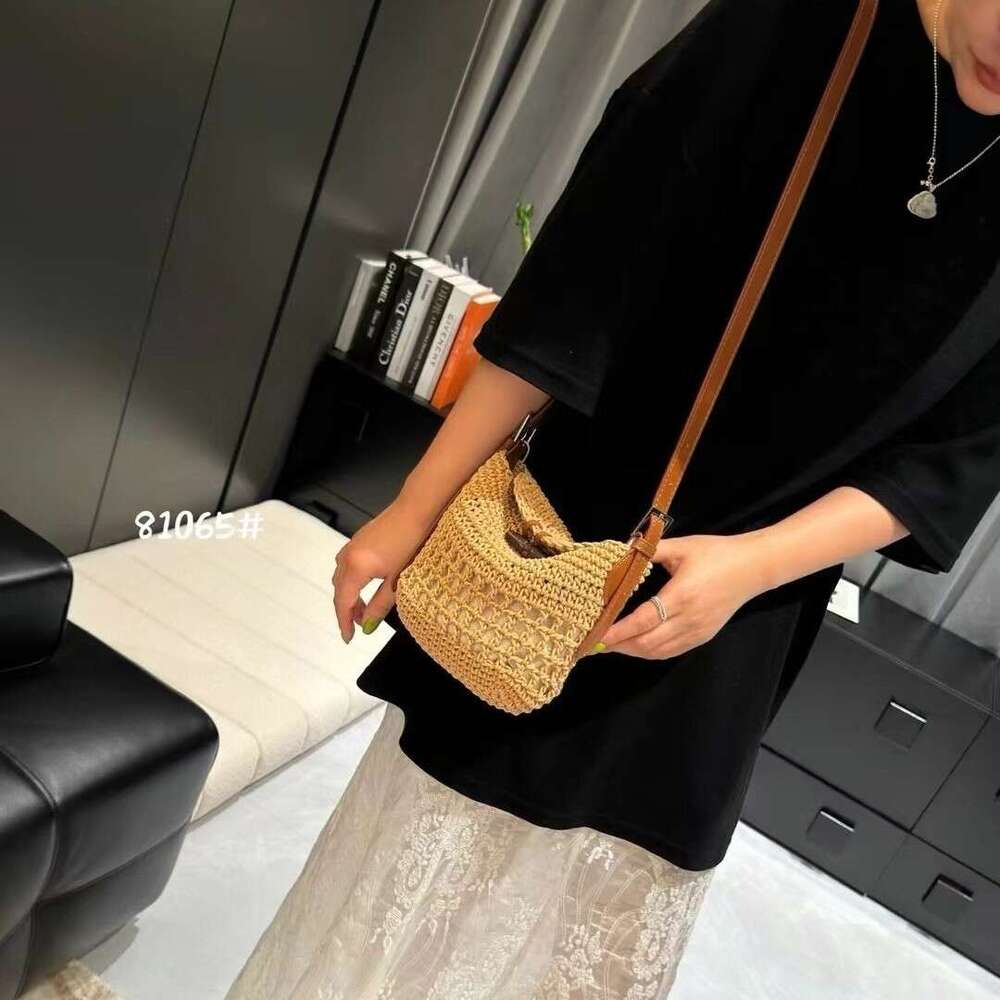 2025 Summer New Vacation Beach Fashion Shoulder Niche Versatile Crossbody Women's Bag