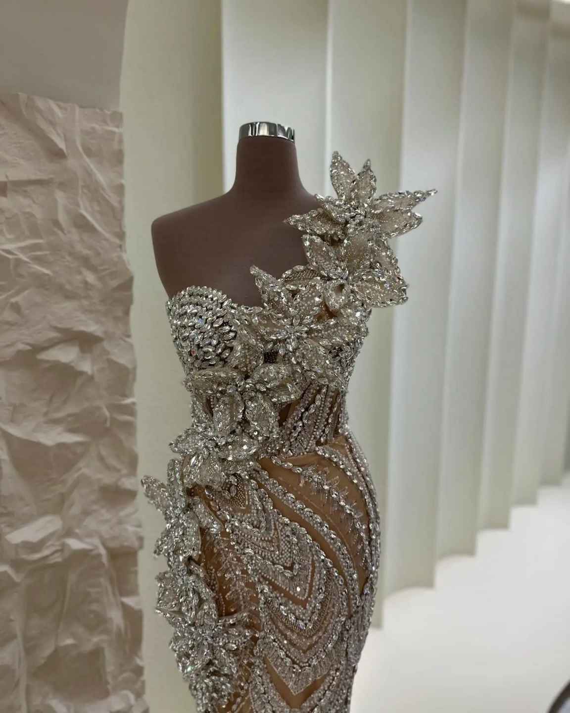 Glamorous Mermaid Prom Dresses Designer Beads Appliques Backless Shining Sequins Custom Made Plus Size Spakly Party Evening Dress Vestido De Noite