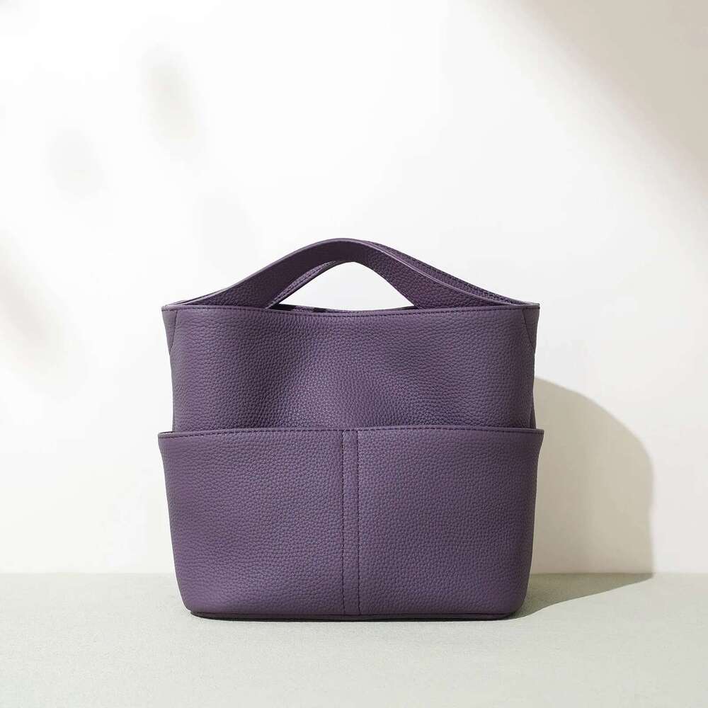 In summer of 2025, the new top cowhide large-capacity fashion handbag Joker bucket shoulder slung bag