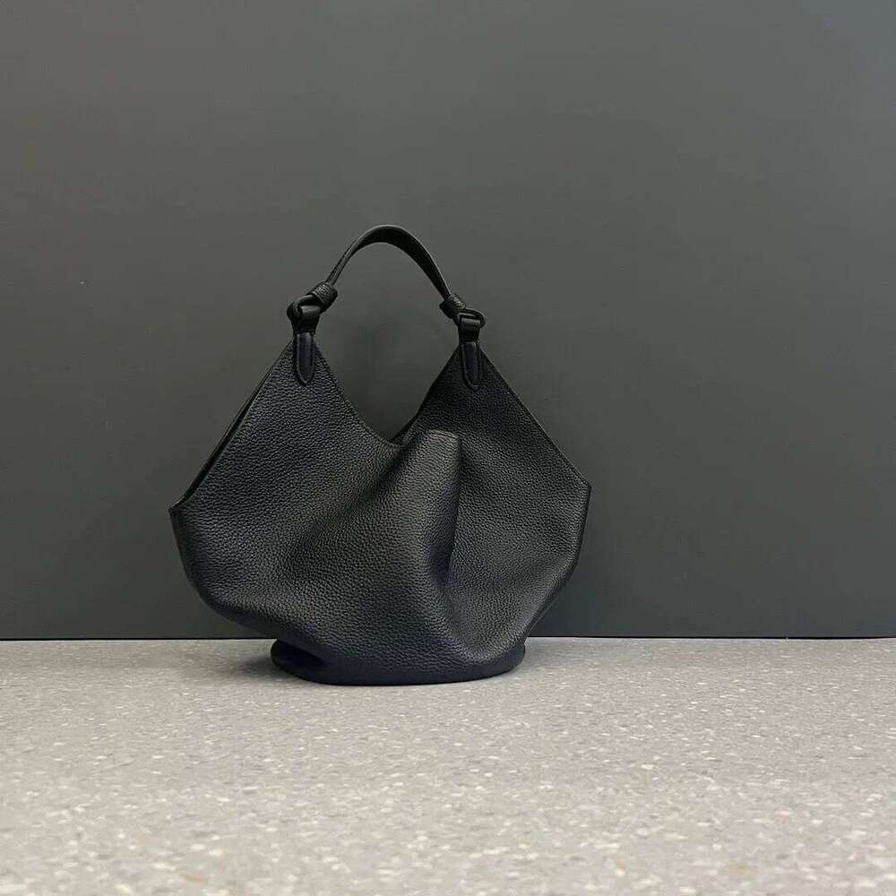 Top Layer Cow Leather Bucket Large Capacity High-end Women's Casual Handbag Nichehigh-end Feel Hand-carried Bag