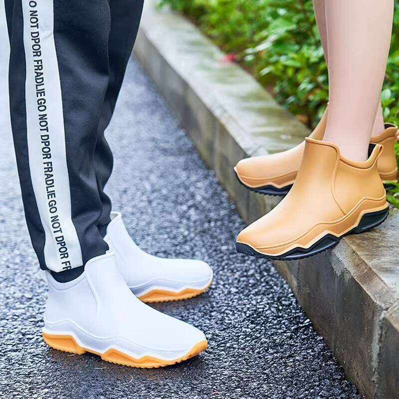 Wholesale Factory Direct Sales Rain Shoes PVC Material Waterproof Women Boots with Removable Fleece Lining