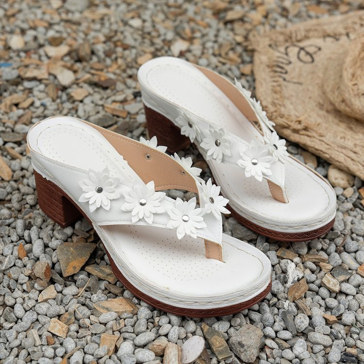 Outdoor European And American New Floral Designer Sandals Beaded Clip Women's Wedge Slippers Female Export Large Size Sandals Beach Mom Shoes Boh