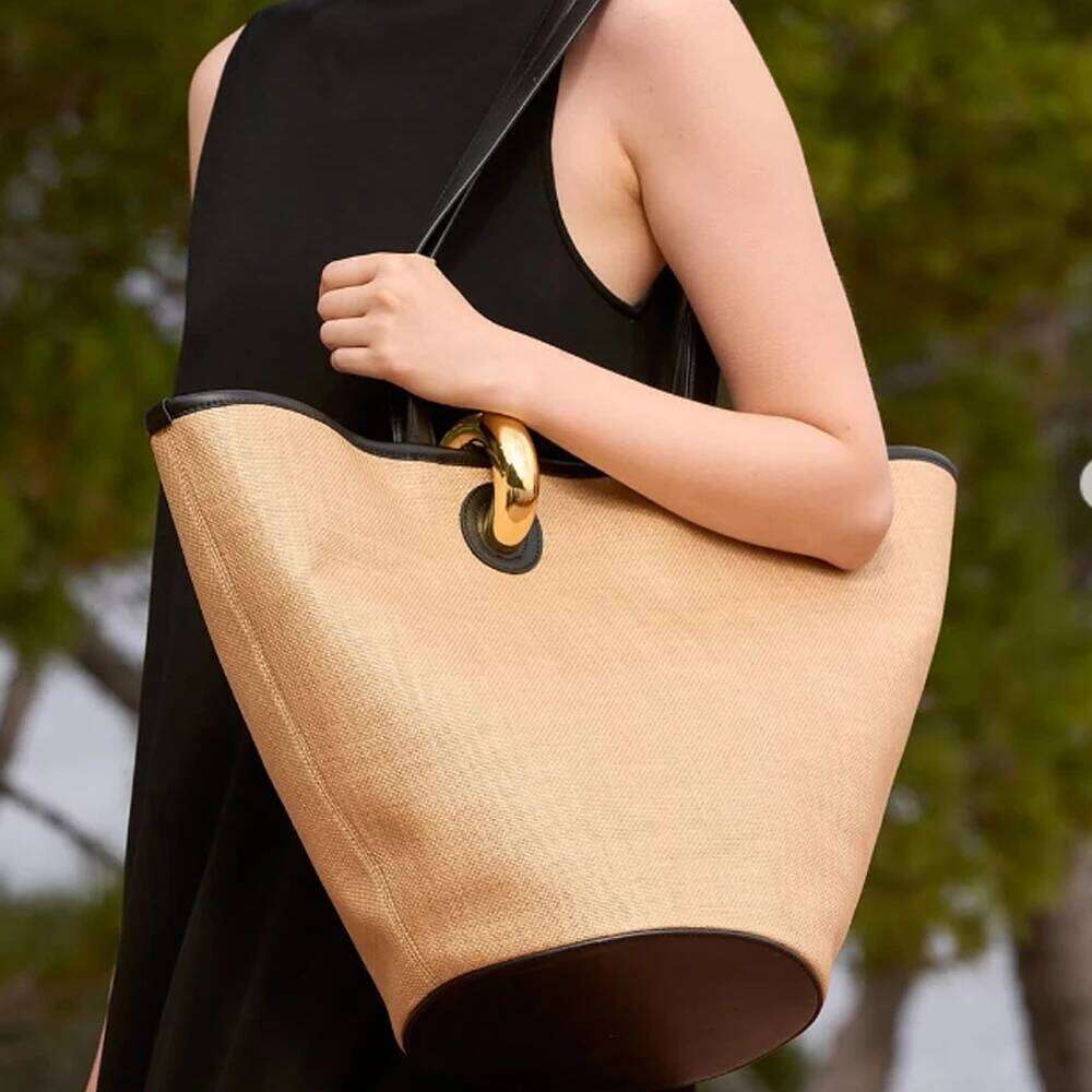 Designer Bag Large Capacity Tote For Women Designer Straw Woven Bucket Bag Metal Buckle Decoration Top Handbag And Purse