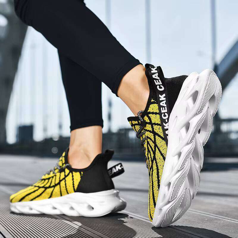 Popular Fashion Flying Woven Sports Casual Men's Soft and Comfortable Running Shoes