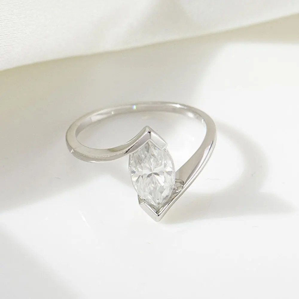 KNOBSPIN 5*10mm 1ct Pear Cut Solitaire Rings for Women D VVS1 Lab Diamond Fine Jewelry Solid 925 Silver Wedding Ring 250610