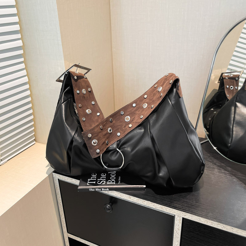 Luxury free shipping Trendy Single Shoulder Underarm Bag 2025 Summer Women's Commuter Fashion designer Texture This Year's Stylish Retro Mot