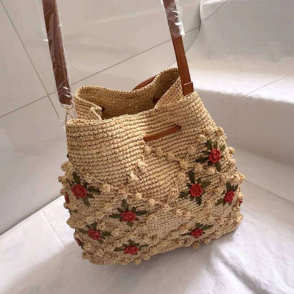 2025 New French Fashion Handmade Flower Natural Raffia Straw Grass For Women Designer Handbags Beach Tote Bag